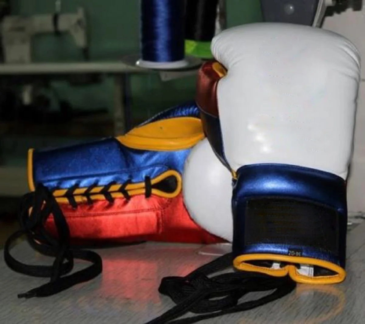 
Multi Color Cowhide Boxing gloves / Orignal Leather Boxing gloves / Custom Boxing Gloves 