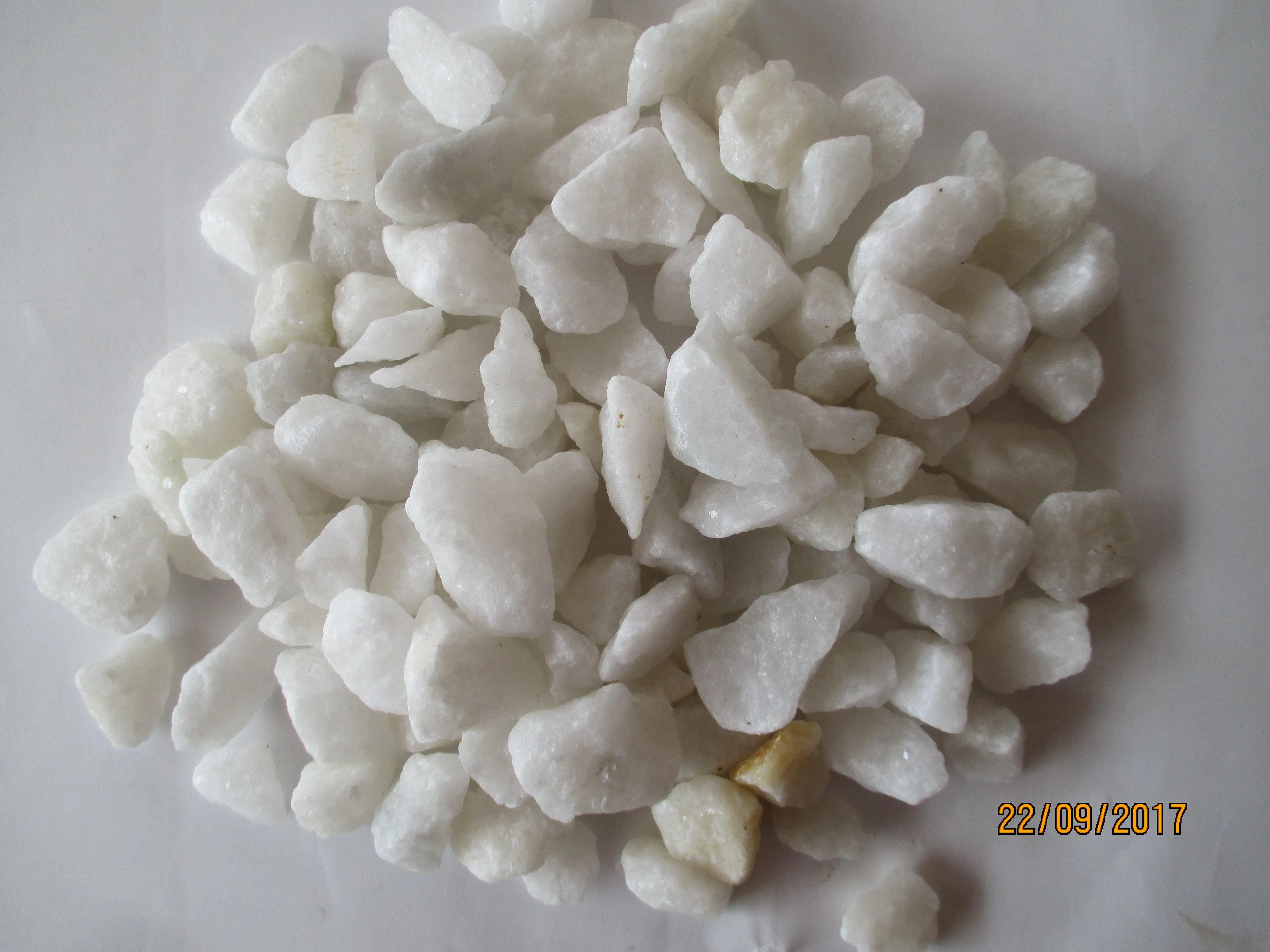 CRYSTAL WHITE CRUSH STONE GRAVEL FOR GARDEN