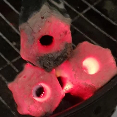 Квадратные/шестиугольные древесные опилки, брикетный уголь для барбекю, ресторана/дома/здания, Whatsapp: + 84 911406611