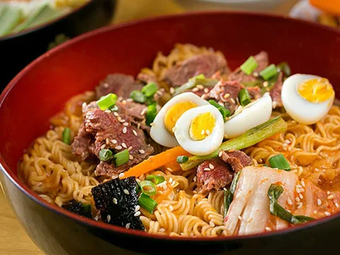 INSTANT NOODLES made in Vietnam