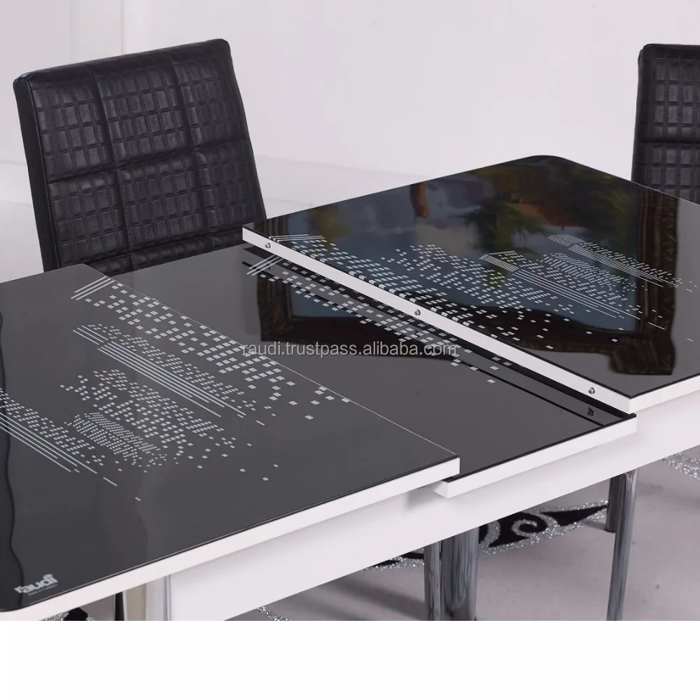 Обеденный стол с функцией автоматического складывания.