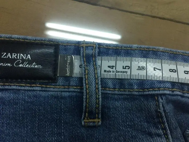 Джинсы для женщин-окончательная проверка случайным образом