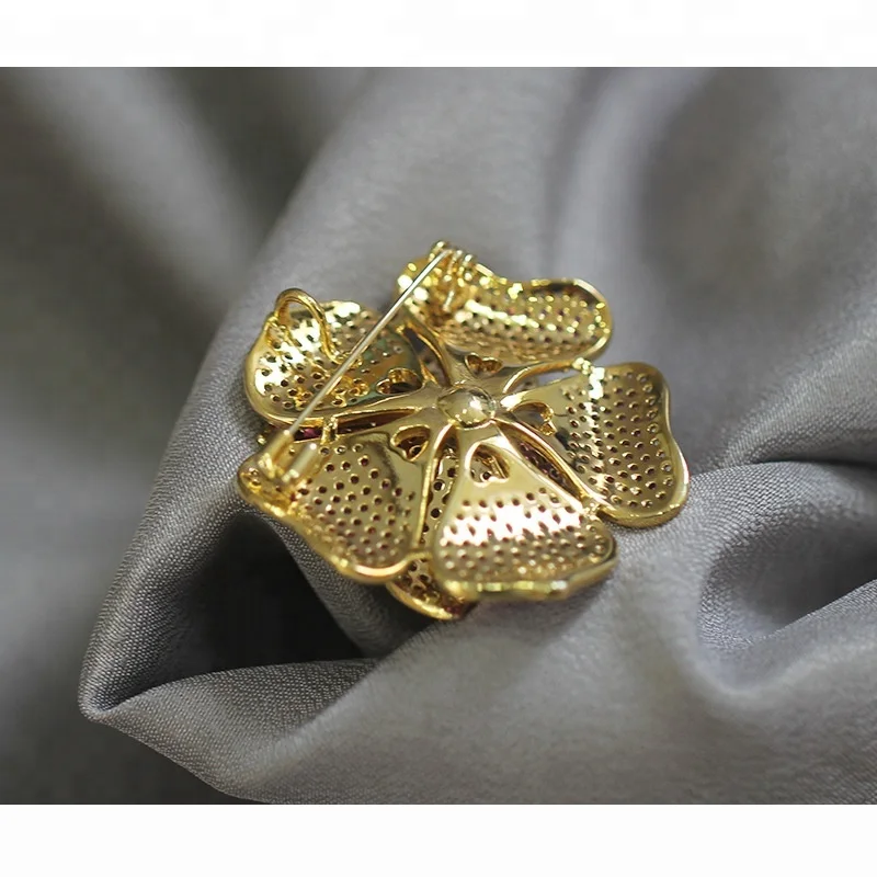 
Vintage Rotating Pearl Rose Flower Brooches Pins for Women Men Vintage Design Fashion CZ Jewelry 