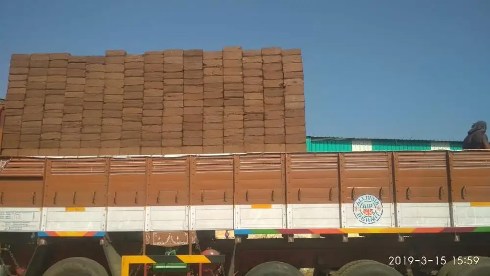 COCO PEAT - 100% organic and natural growing media extracted from coconut husk/ Whats ap : +91-9895764873