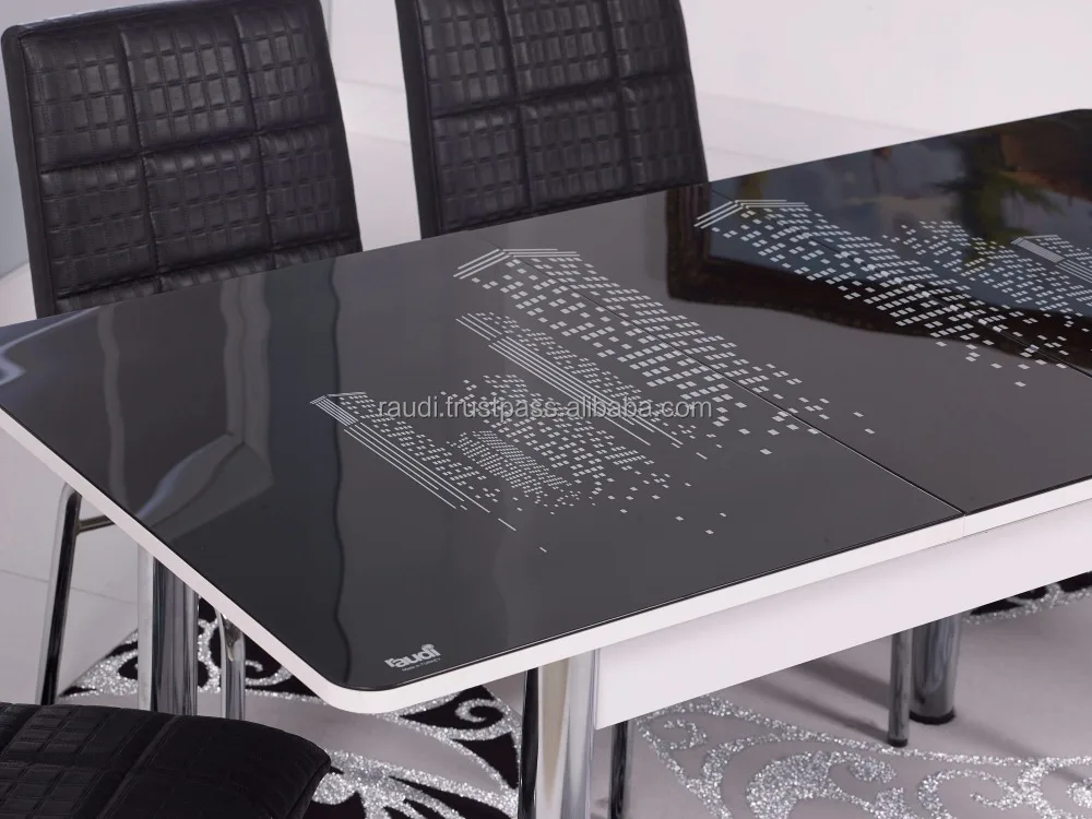 Обеденный стол с функцией автоматического складывания.