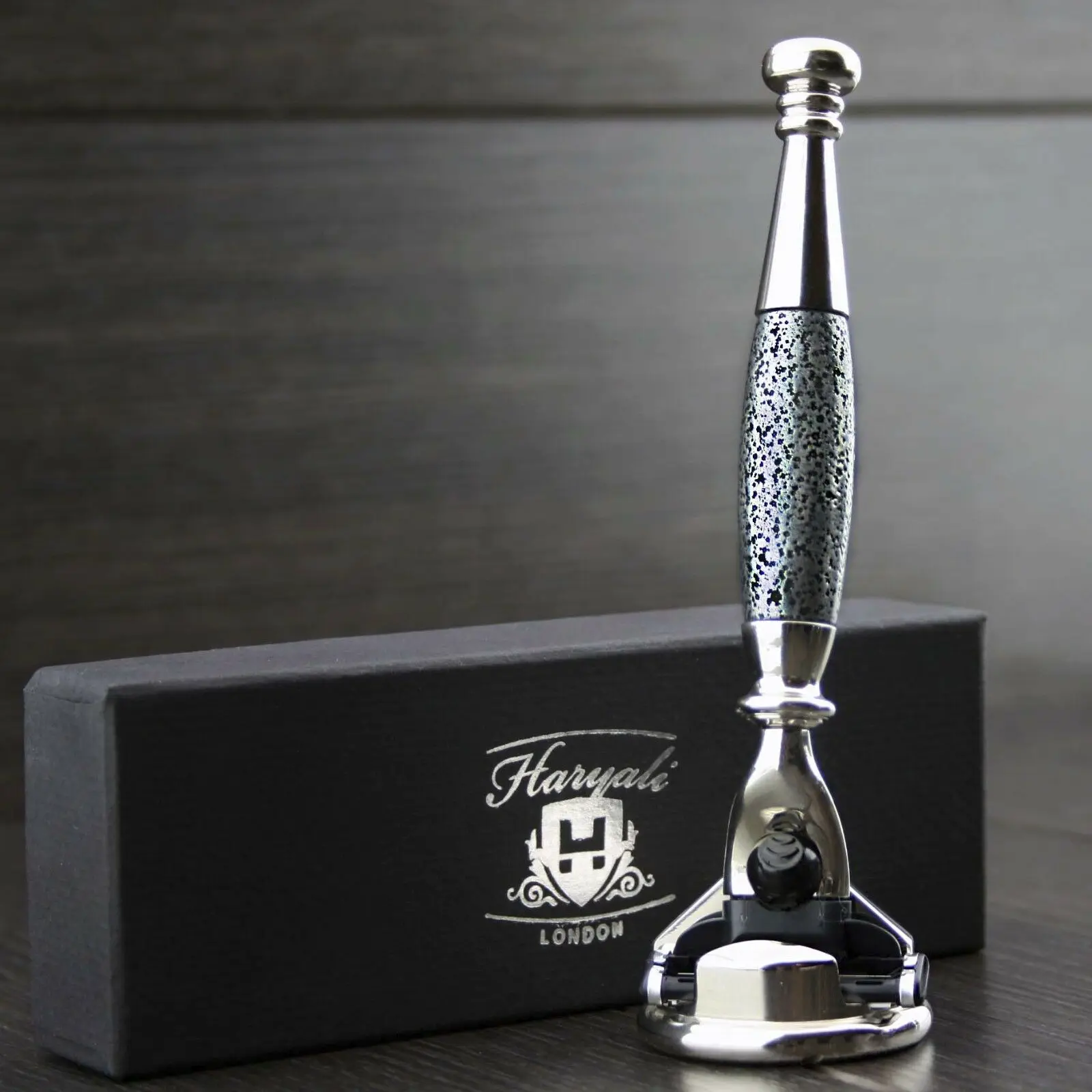 
Classic Style Triple Blade Compatible Razor With razor stand/holder. 