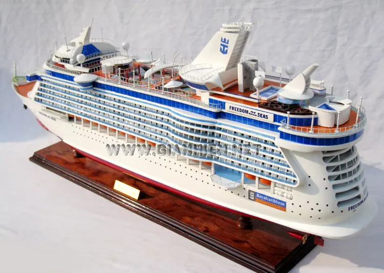 FREEDOOM OF THE SEAS WOODEN CRUISE SHIP MODEL - CRAFT SHIP