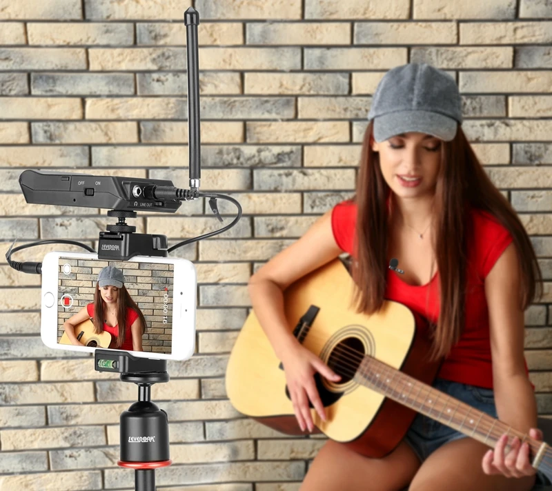 BY-WFM12( VHF Wireless Microphone) For smartphone, DSLRs, with 12 selectable operating channels, real-time monitoring.