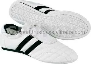 Taekwondo Shoes Breathable Martial Arts Sneakers Sport Boxing Kung Fu Lightweight Shoes Black 2023 Design