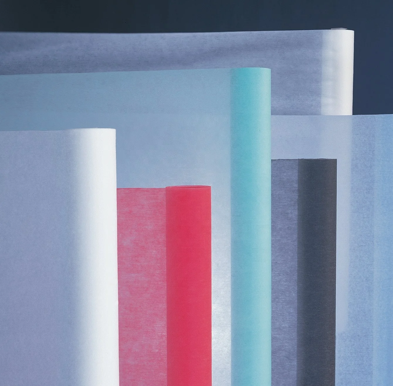 Chemical bonded fusible nonwoven for apparel interlining