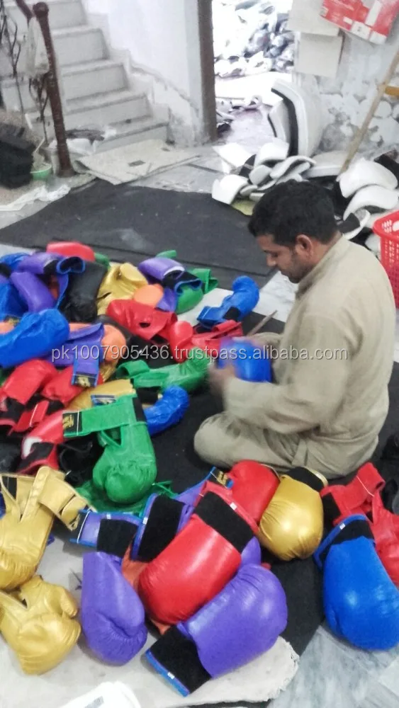 New OEM Wholesale Design Special Training  leather Boxing Gloves Muay Thai Fighting Gloves