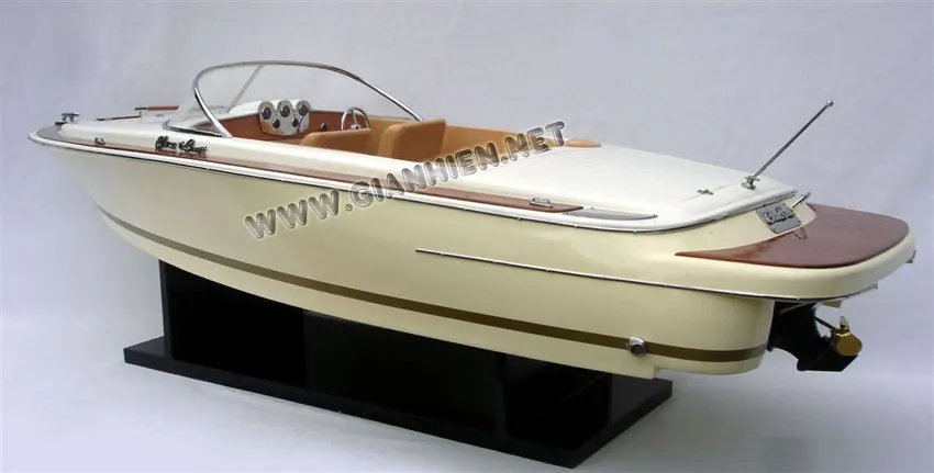 CHRIS CRAFT LANCER 20 WOODEN SPEED BOAT MODEL - WOODEN DECORATION