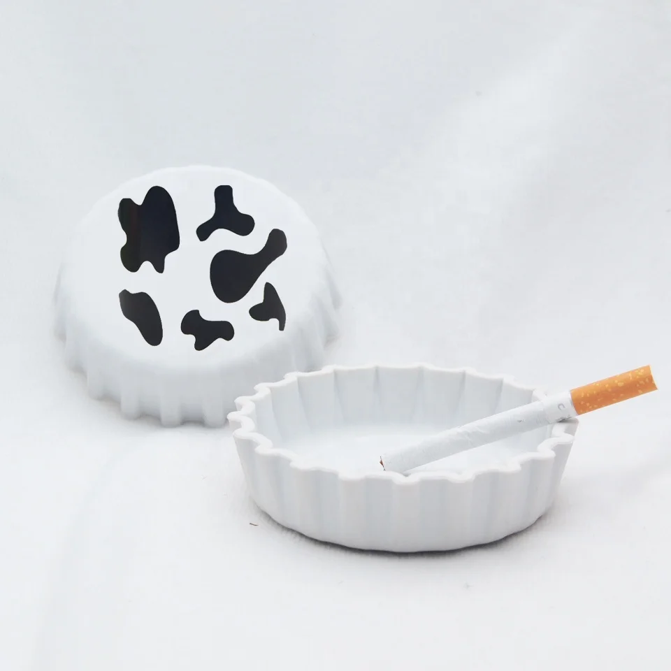 Novelty High Quality Cow pattern Beer cover Shape silicone ashtray