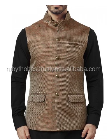 
 Теплая жилетка, пальто  