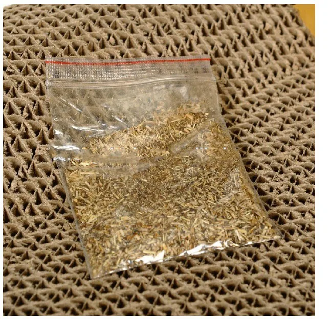 Гофрированная чесалка для кошек в форме спортивного автомобиля