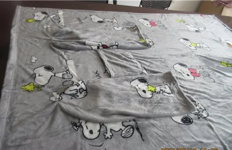 KANGURU HIGH QUALITY  DELUXE SNOOPY FLANNEL FLEECE PLUSH 100% SOFT POLYESTER BLANKET WITH SLEEVES AND POCKET GRAY FOR RETAIL