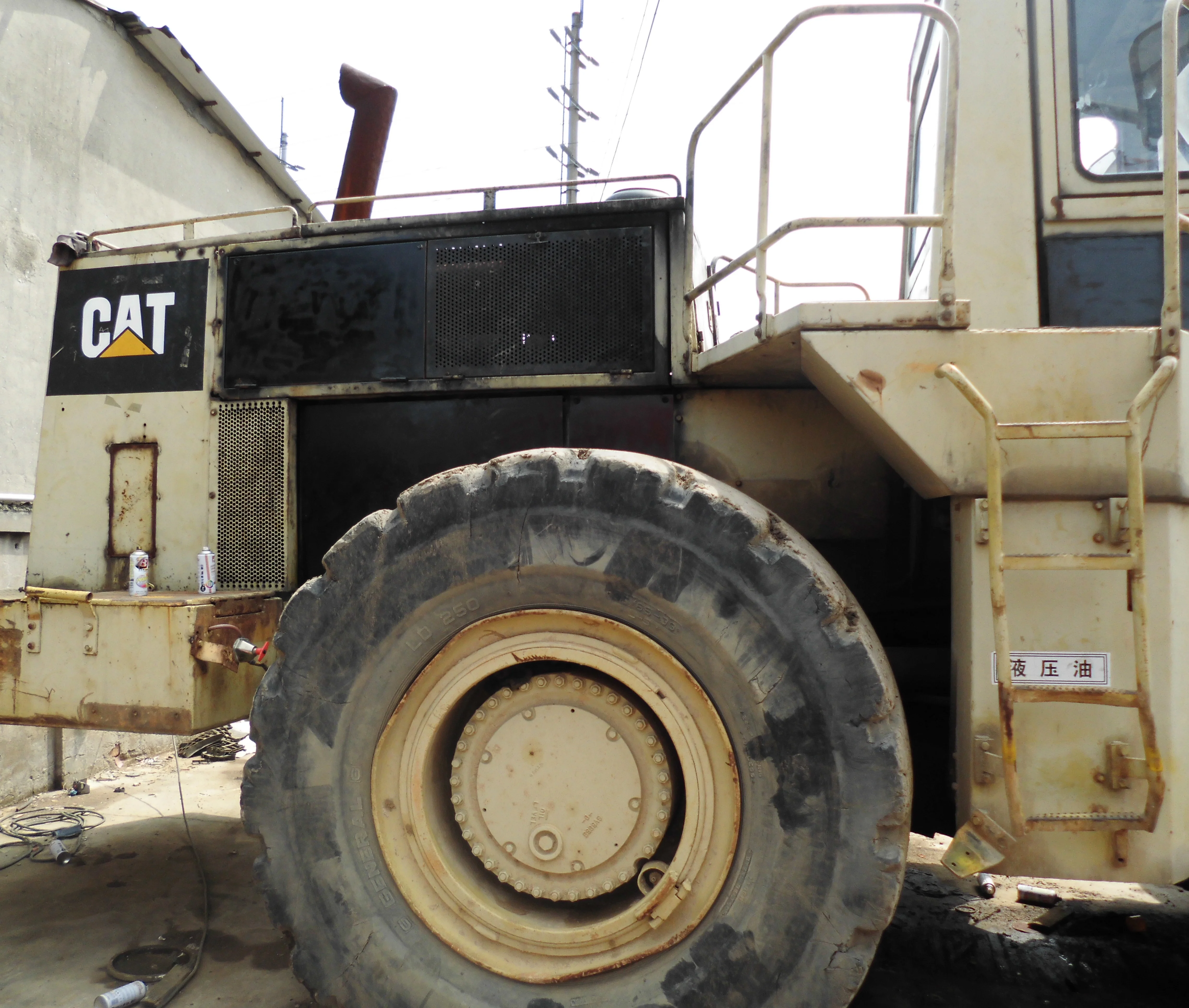 Used Japan 988b Wheel Loader Earth-Moving Construction Machinery for Sale