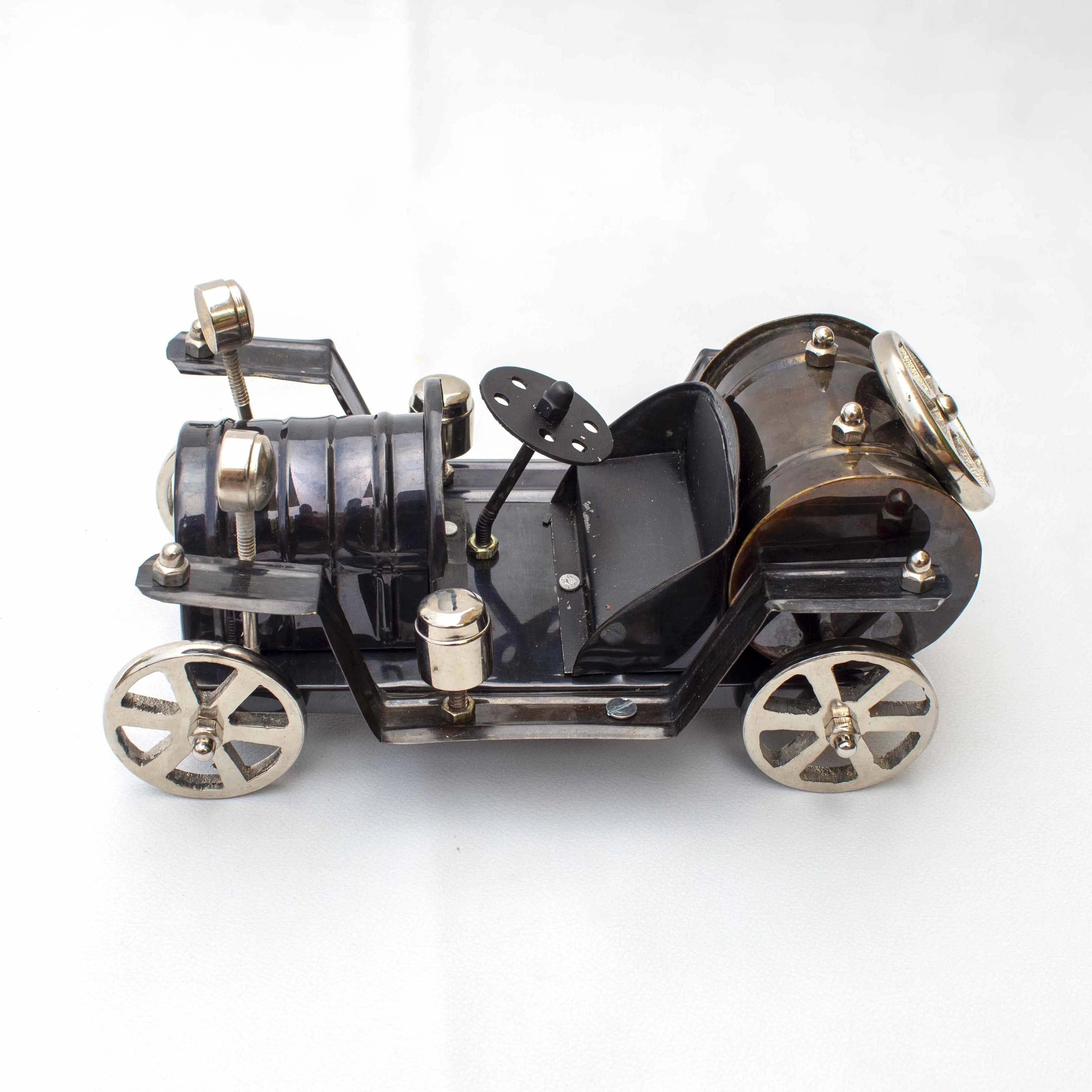 Unique Sheet Metal Handmade Antique Vintage Style Toy Model Car for Office Corporate Desktop Home Restaurant Gift Decor
