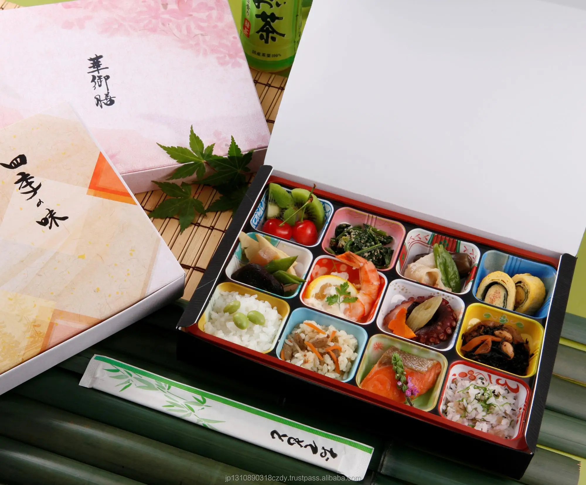 Hot selling Japanese disposable bento box paper packaging 12 compartment sushi restaurant hotel takeaway 300 pieces