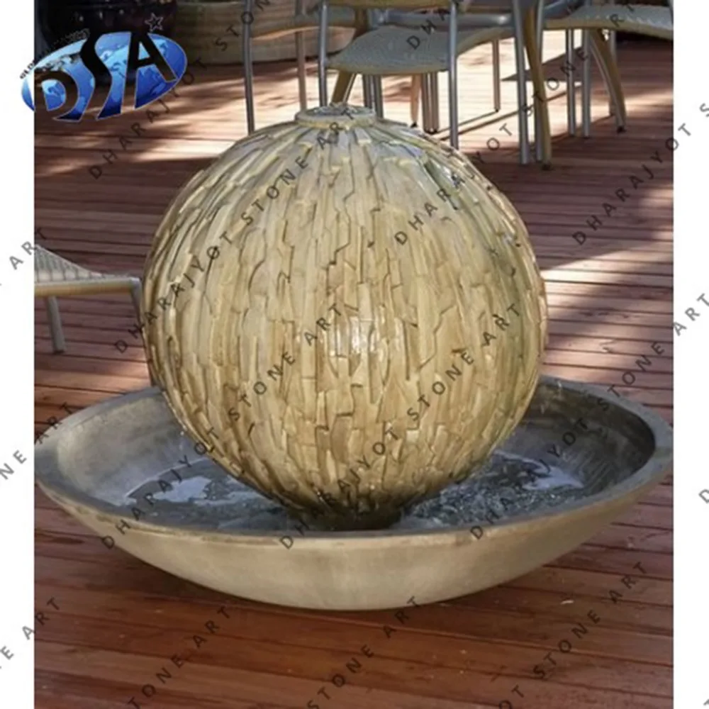 Желтый песчаный фонтан с