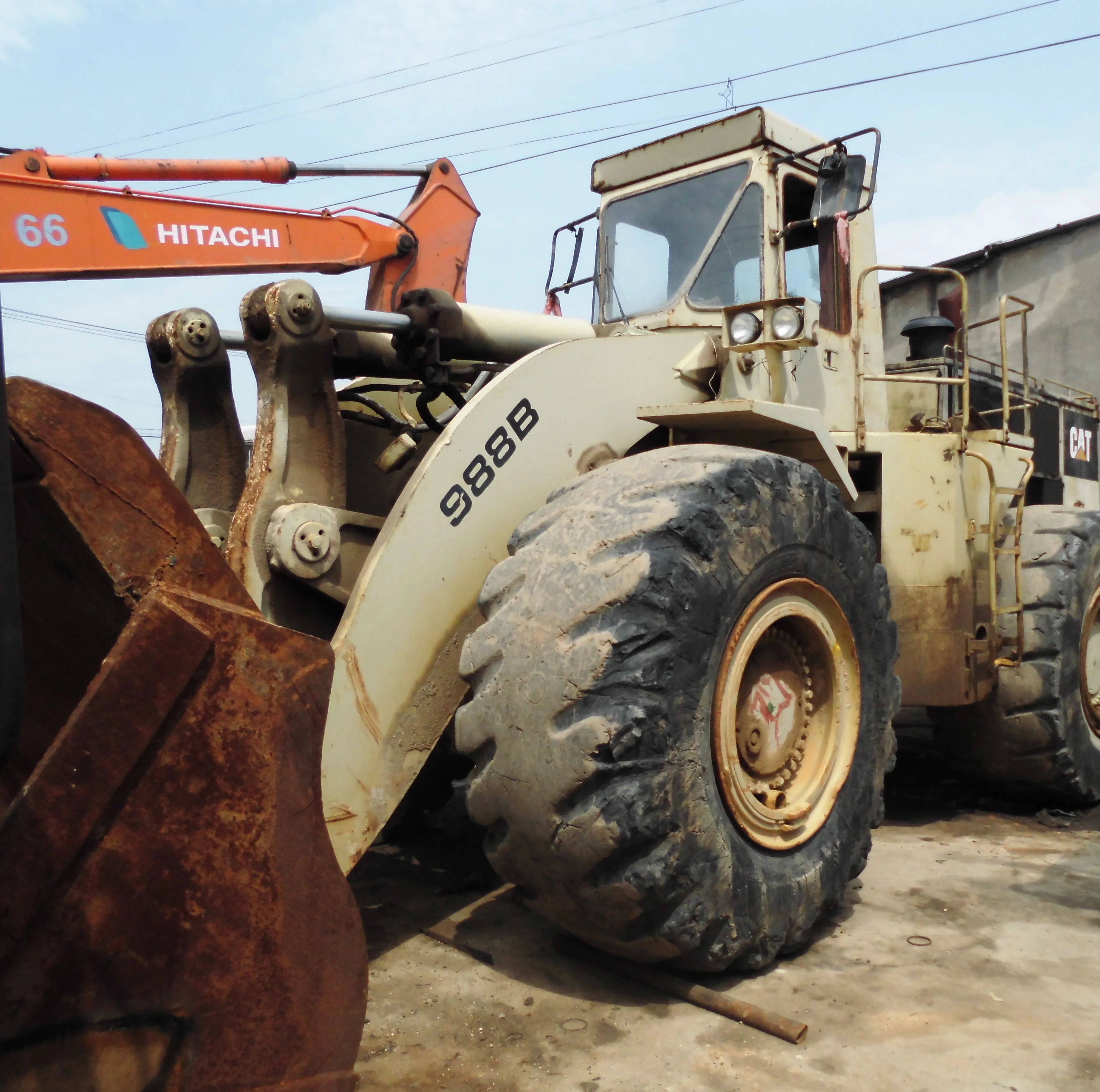 Used Japan 988b Wheel Loader Earth-Moving Construction Machinery for Sale