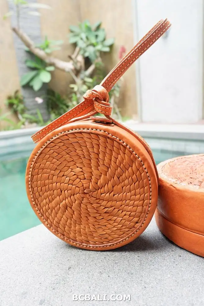 WHOLESALE QUALITY PRODUCTS EXPORT >> Full Leather Handwoven Circle Round Beach Sling Bag Bali Full Handmade Trend 2019