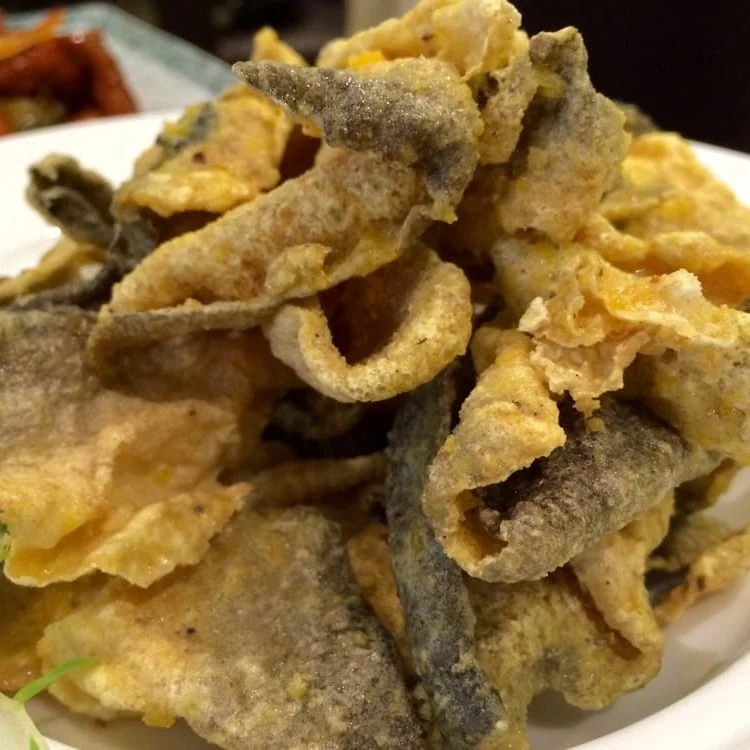 DRIED FISH SKIN / CRISPY FISH SKIN/ FISH SKIN SNACK - DRIED FISH SKIN NO SPICES FROM VIETNAM