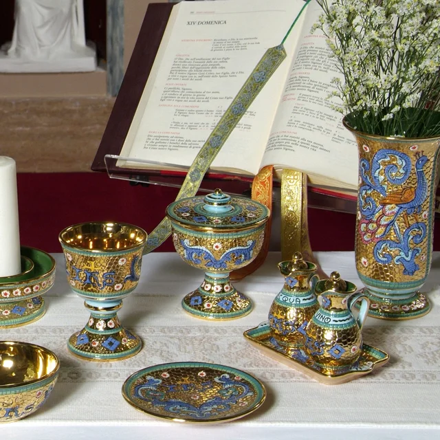 Ceramic church paten hand painted with pure gold handmade in Italy mosaic design eucharist catholic item