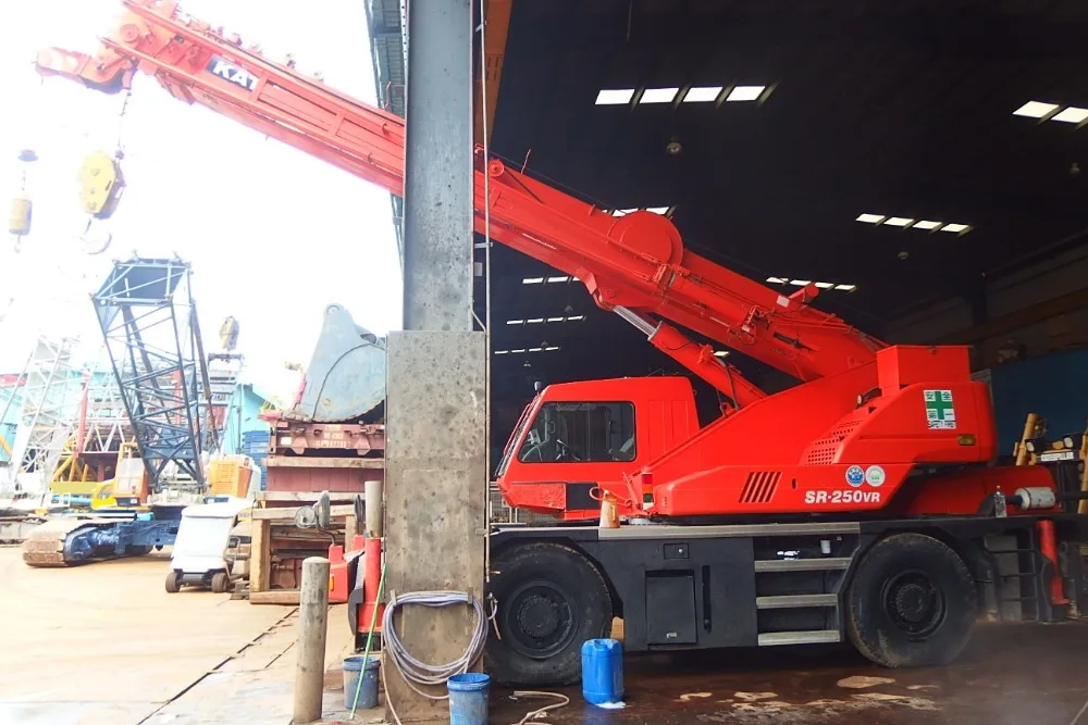 
KATO KR25H-V5 25 TONS ROUGH TERRAIN CRANE 