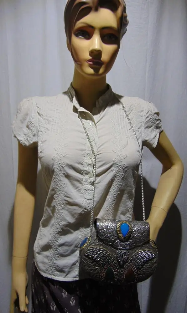 Female Party Handmade Embossed Brass Vintage Clutch Purse Evening Bag Silver stone decoration