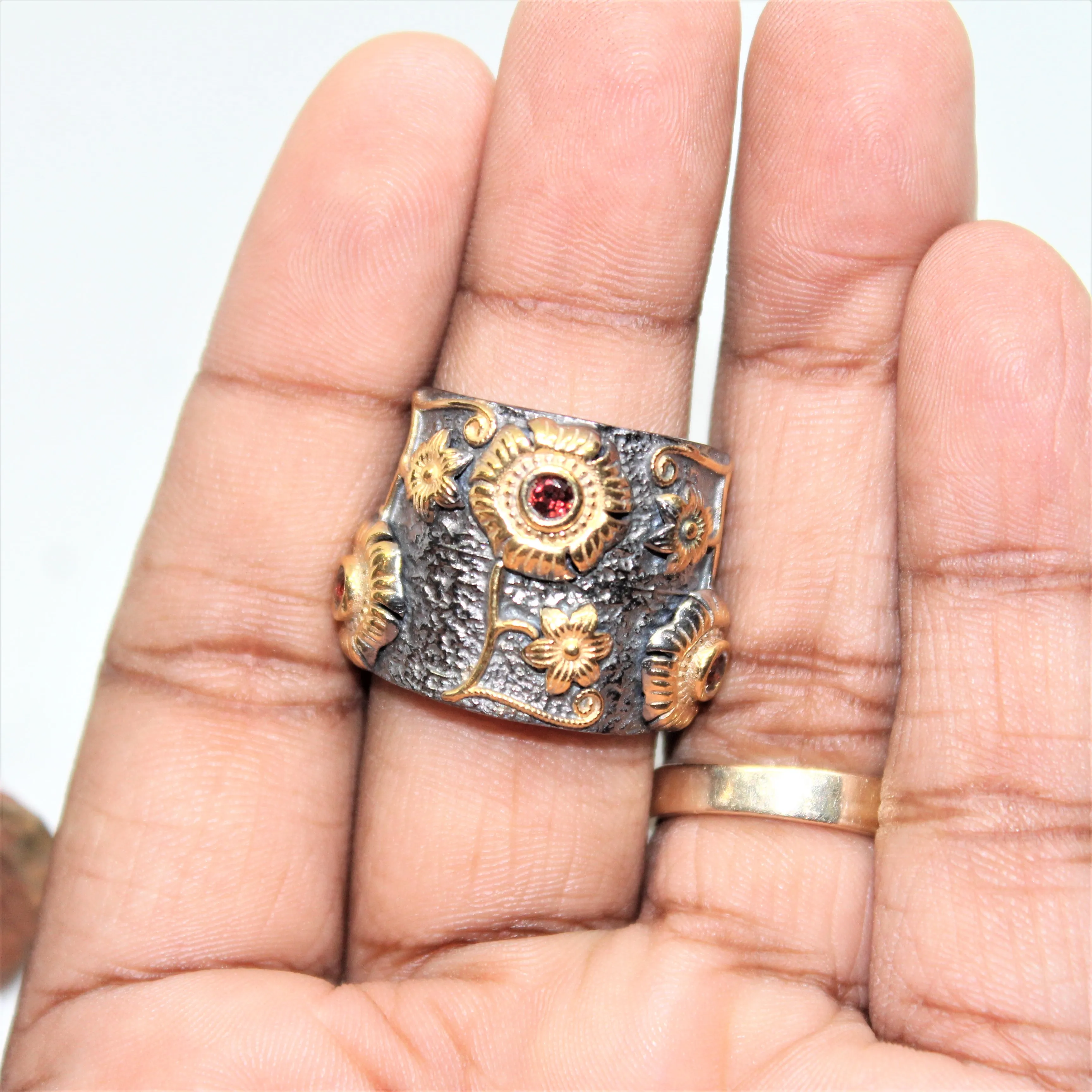 New Arrival Gold Plated Jewelry 925 Sterling Silver Garnet Gemstone Black Rhodium Plated Flower Ring