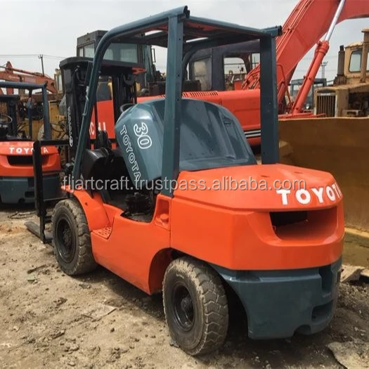Toyota used forklift truck 3 tons fd30 with 3 mast 6000mm lifting height for sale