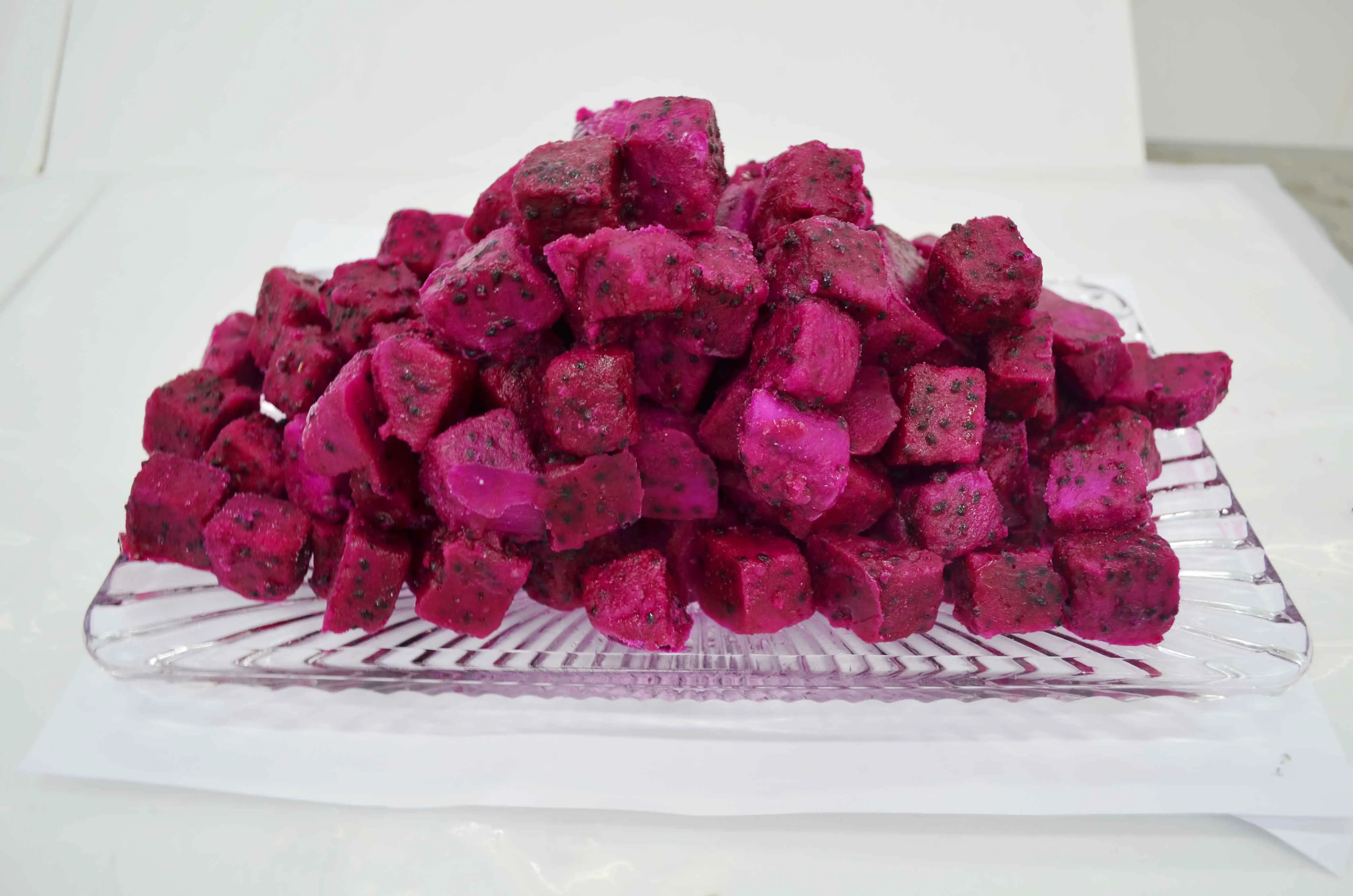 Замороженный красный/белый куб фруктов дракона IQF, импортированный из целлюлозы Стандартный // Маргаритка Ms