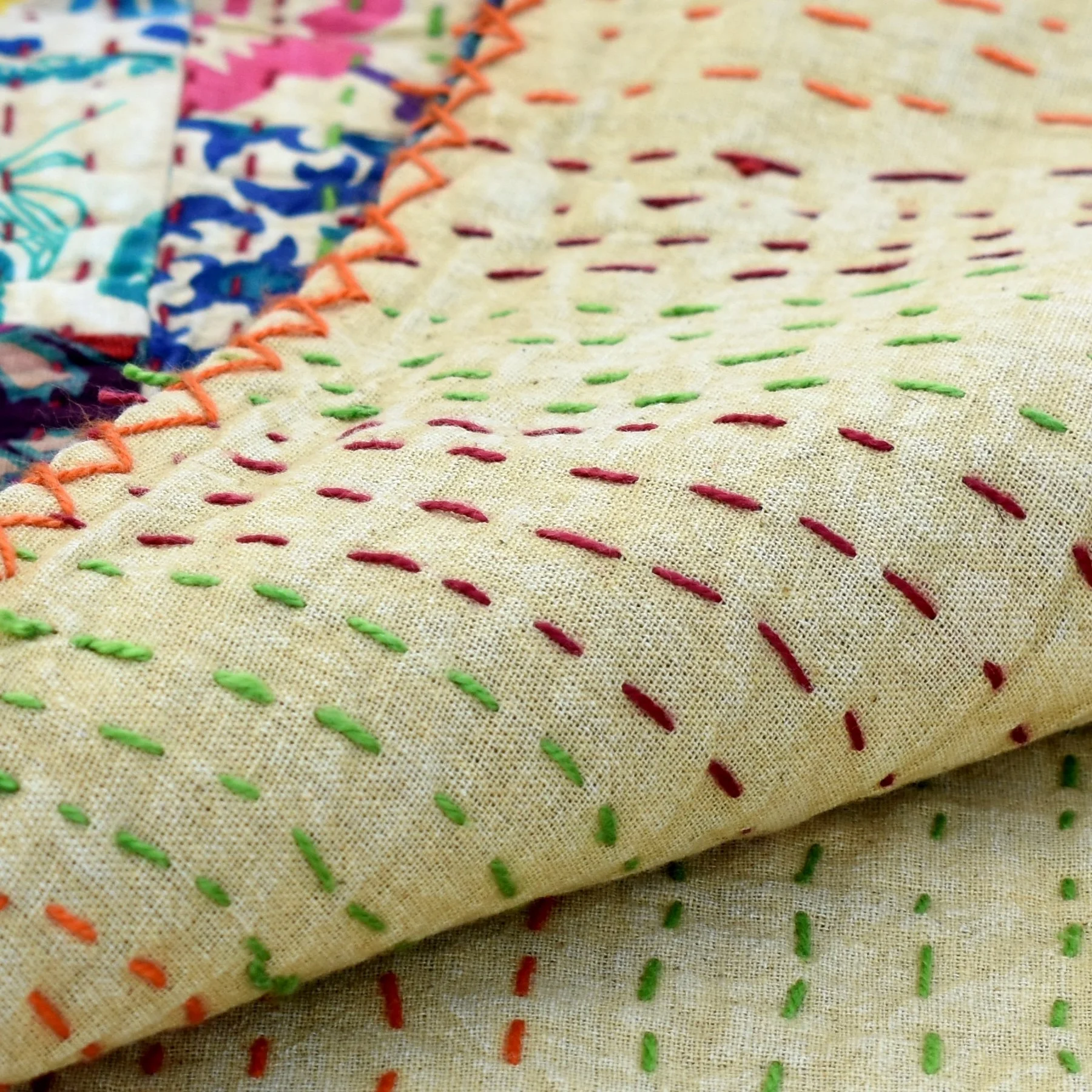 Hot Selling Indian Queen size Hand Stitched Patchwork Cotton Kantha Quilt Wholesale