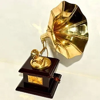 Nautical Antique Large Gramophone It will look great around your home as well as making beautiful centre piece for your tables.