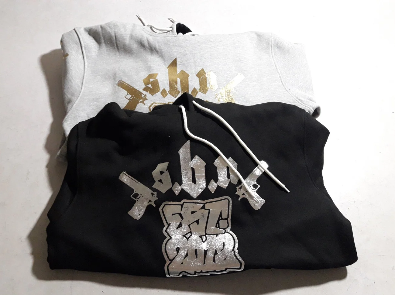 Sparkle Silver Foil Print Pullover Hoodies for Men Breathable Shiny Styles Logo Printing Black Plus Size Fashion Sweatshirts