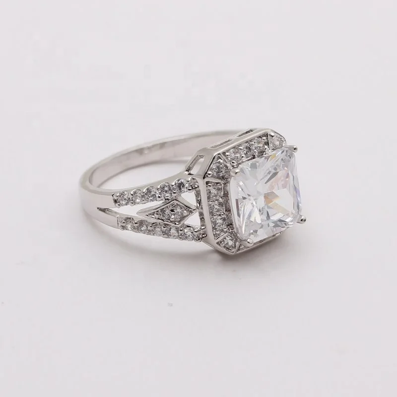 
2019 Large Stone Wedding Ring Cubic Zirconia Made with Small Rhinestone Band Silver Ring for Women 