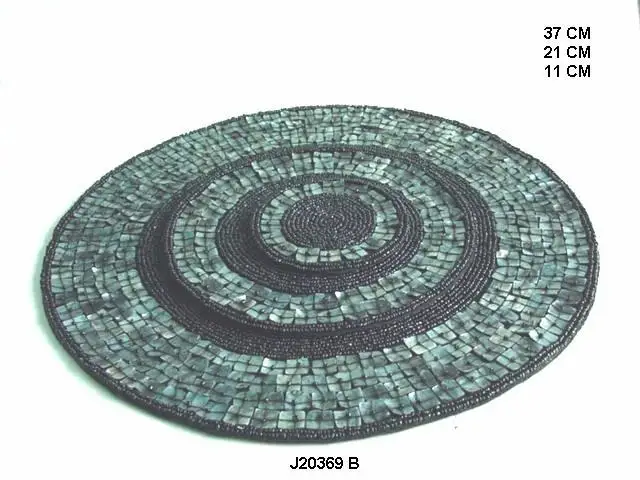 
Three tone heart shape Glass bead place mat other colours also available 