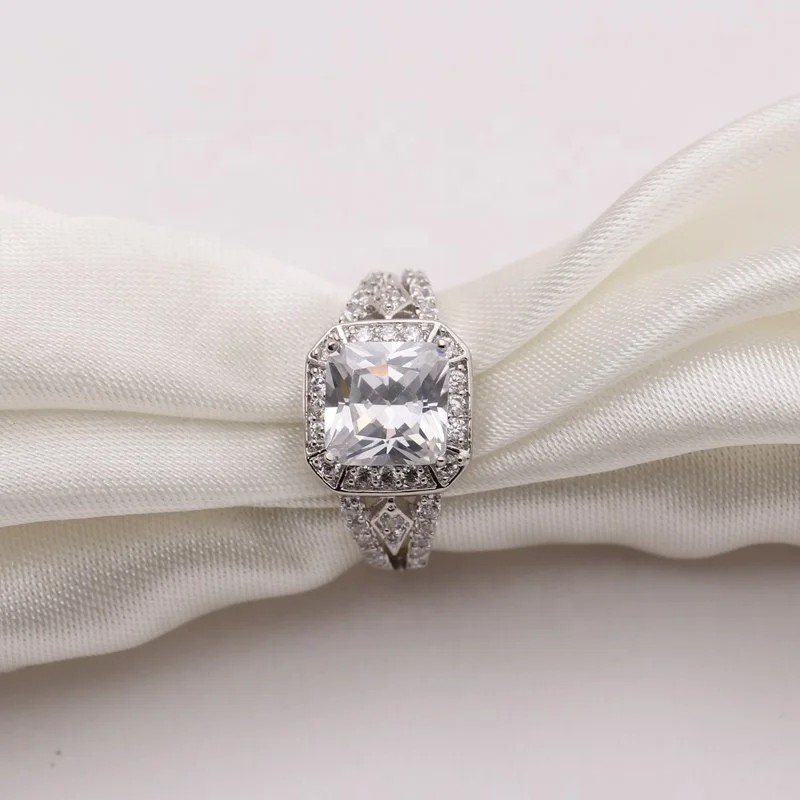 
2019 Large Stone Wedding Ring Cubic Zirconia Made with Small Rhinestone Band Silver Ring for Women 