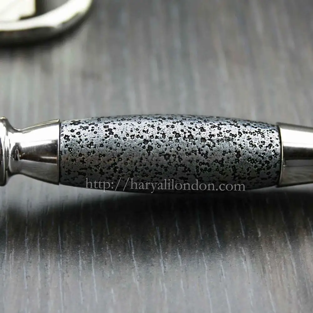 
Classic Style Triple Blade Compatible Razor With razor stand/holder. 