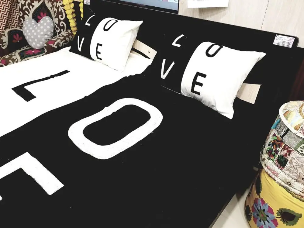 Lovely couple designer black and white popular love bedsheet with pillow cover Honeymoon Bed Sheet Wholesaler