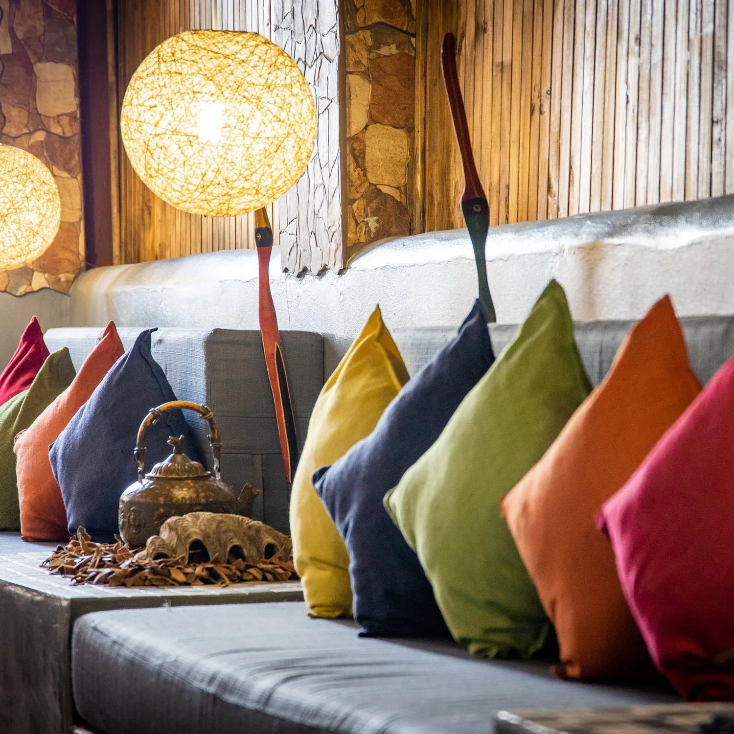 Manufacturer, Wholesale 100% Linen Cushions For Hotel Amenities, Restaurant & Home Decor