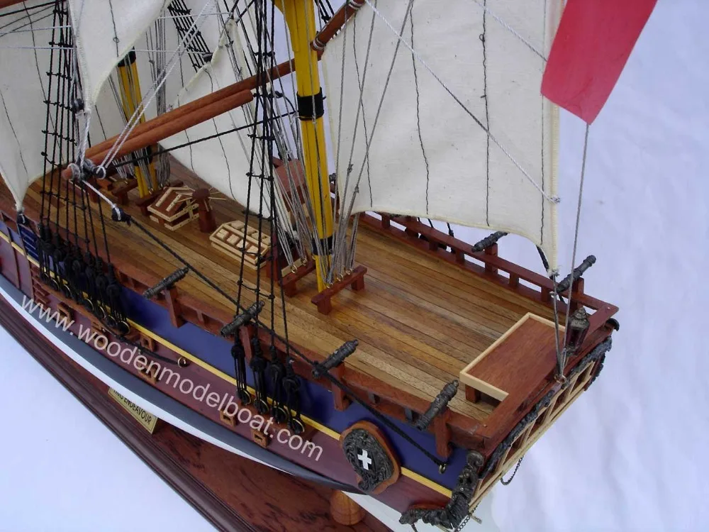 HMS /HM BARK ENDEAVOUR PAINTED WOODEN MODEL BOAT_ WOODEN HANDICRAFT MODEL