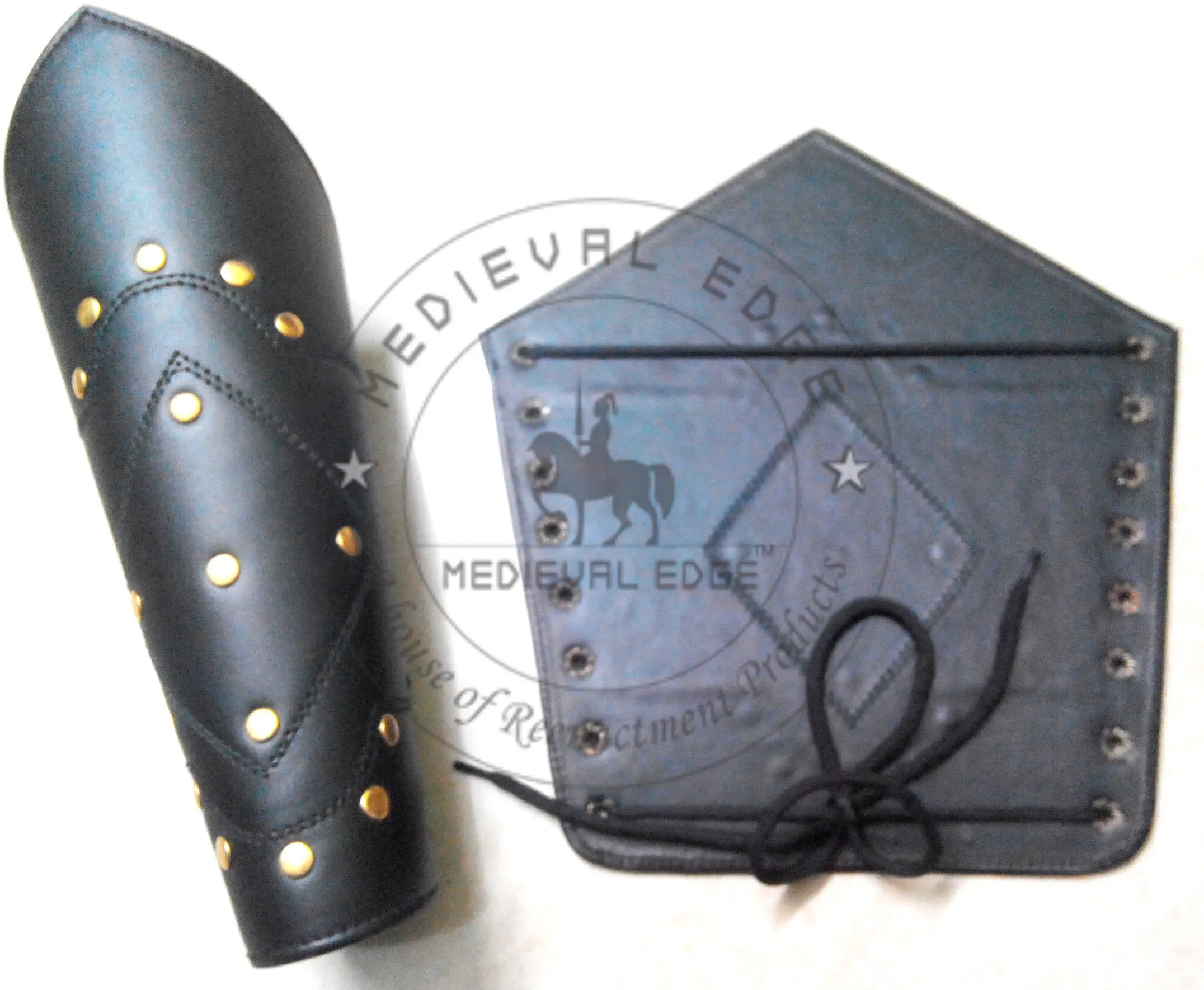 Средневековый стиль черный кожаный нарукавник с дизайнерским медным болтом