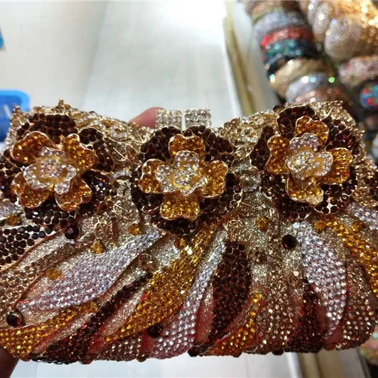 DB862 red lips clutch bag