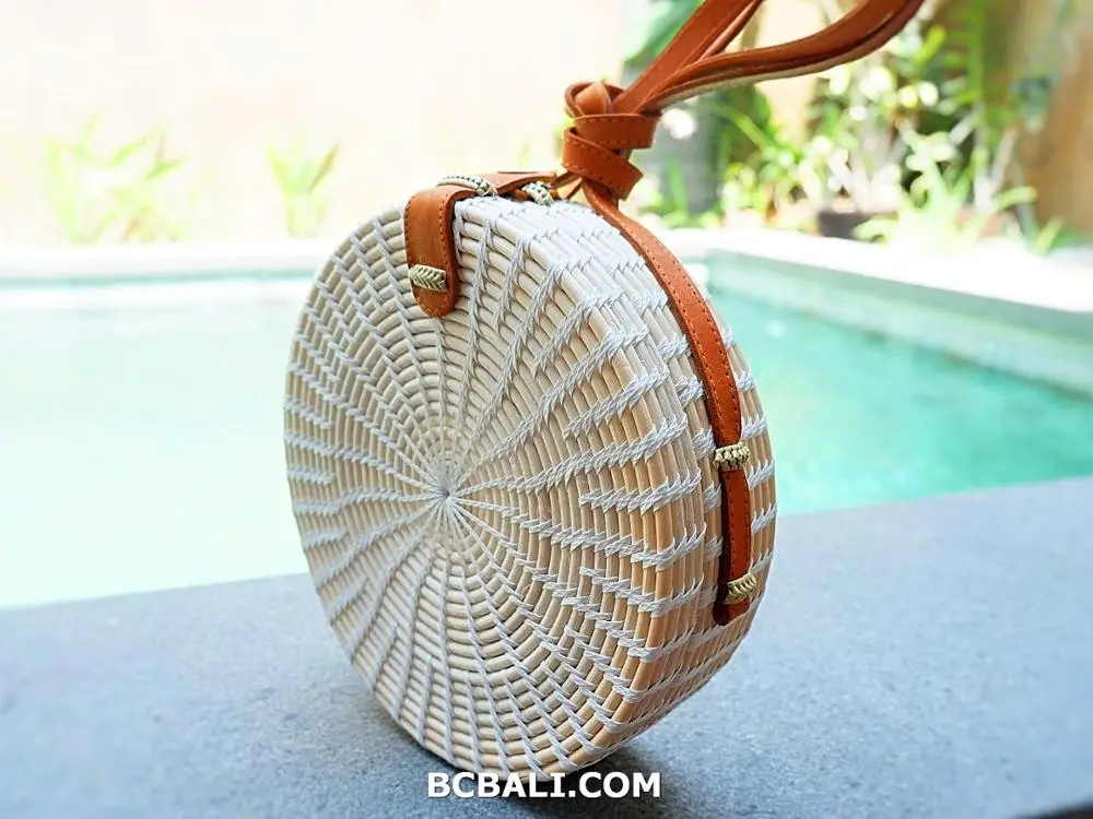 BEST QUALITY NO 01 >>>>>New Pattern Fashion Vintage Straw Rattan Synthetic White Color Fashion Women Leather Sling Bags 2019