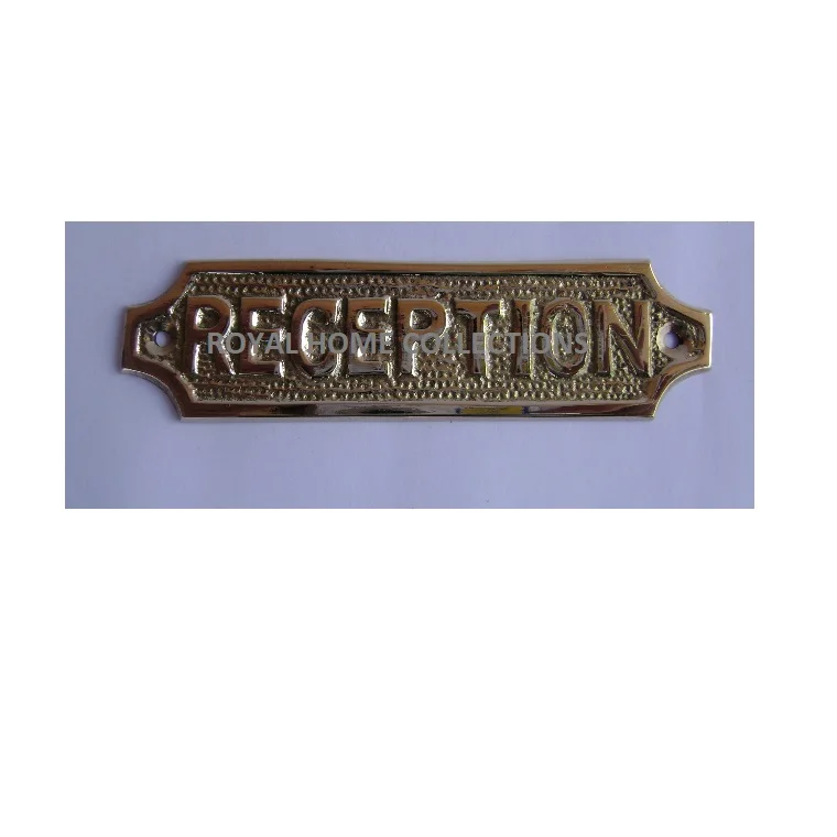 Металлическая табличка с названием