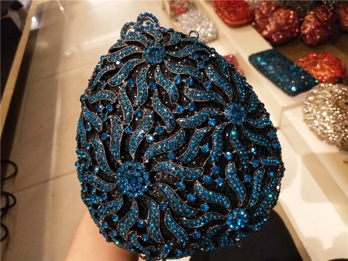 DB862 red lips clutch bag