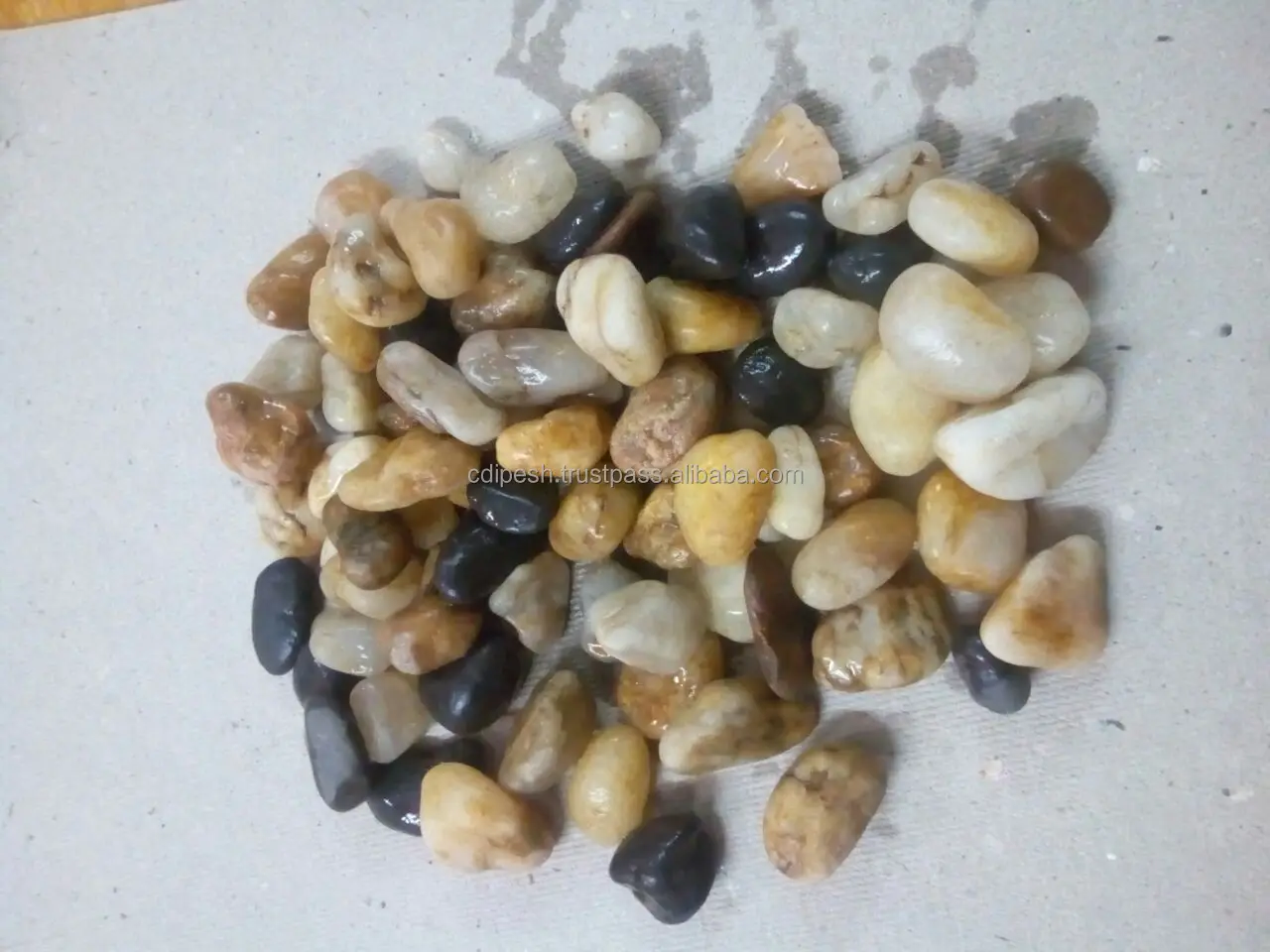 Indian colored crushed stone gravel chips terrazzo floor paving stone for landscaping price per tone in india