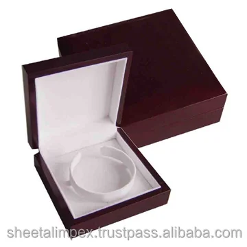 Sheetal Impex 10.80 Tcw VS Clarity FG Color Round Shape Real Natural Diamonds Studded 18 Kt Yellow Gold Diamond Bangle